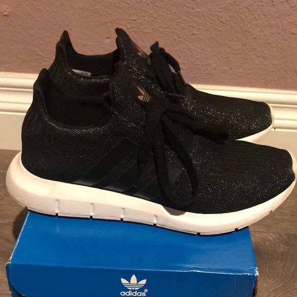 adidas swift run glitter black